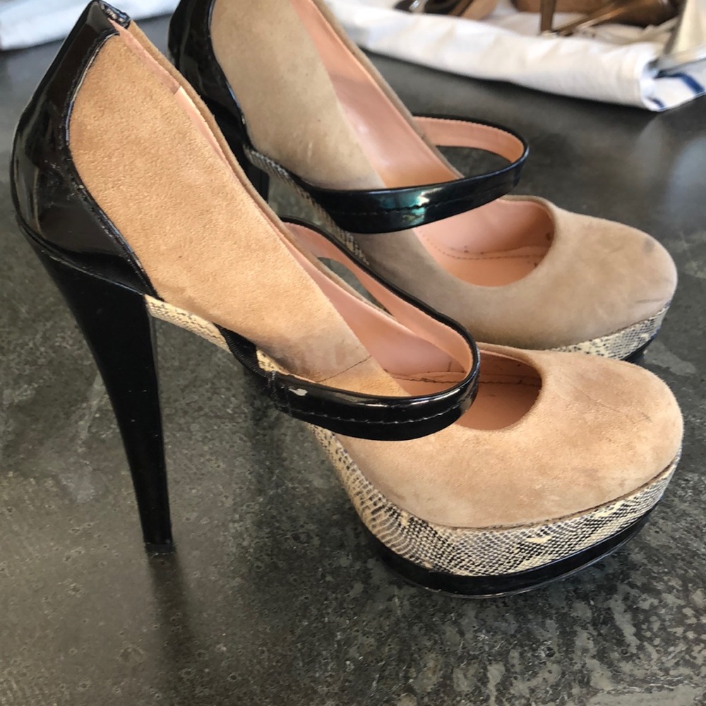 Jessica Simpson heels size 6 tan black & snakeskin